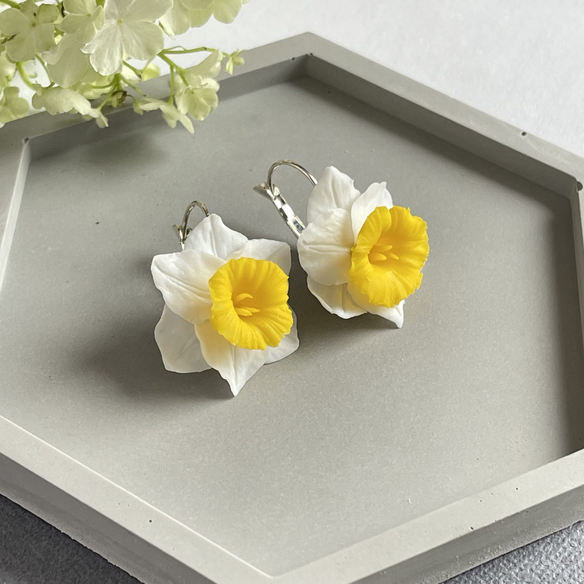 Daffodil earrings - White March Flower Narcissus, exquisite handmade polymer clay earrings for mom, earrings for her