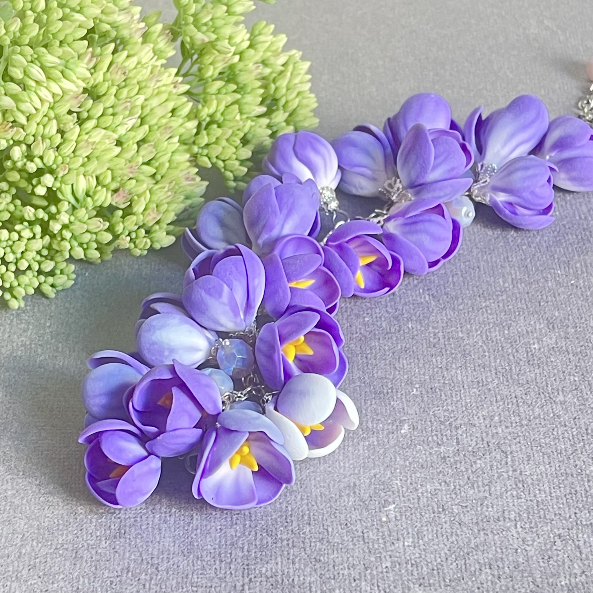 Purple Bracelet with crocus flowers, delicate spring bracelet, voluminous bracelet, violet Crocus Flower Bracelet - Lavish Floral Elegance